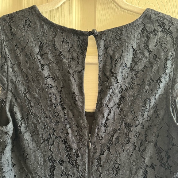 Black lace dress - Picture 4 of 7